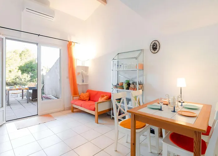 Pavillon Climatise 3 Pieces Avec Piscine, Terrasse, Parking, Et Television - 4 Couchages - Fr-1-409-3 *